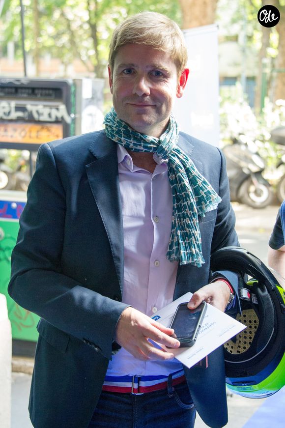 Une crème contre les coups de soleil et un antiseptique complètent utilement la trousse.

Dr Gérald Kierzek - Arrivées à la conférence de rentrée de Europe 1 à Paris. Le 3 septembre 2014. © Pierre Perusseau / Bestimage