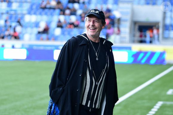 Jean-Luc Reichmann - Célébrités lors du match de gala caritatif au profit des fondations Théodora et Terres d’espoir en faveur des enfants hospitalisés et des personnes en difficulté au stade de la Tuilière, à Lausanne, en Suisse, le 6 septembre 2025. © Romain Doucelin/Bestimage