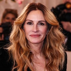 Julia Roberts, vêtue d'une robe Giorgio Armani Prive personnalisée, arrive à la 83e cérémonie annuelle des Golden Globe Awards qui se tient à l'hôtel Beverly Hilton le 11 janvier 2026 à Beverly Hills, Los Angeles, Californie, États-Unis. Photo par Xavier Collin/Image Press Agency/ABACAPRESS.COM
