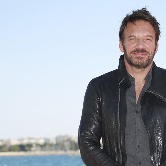 Samuel Le Bihan de la série "ALEX HUGO" sur le ponton de l'hôtel Barrière Le Majestic lors de la 4ème édition de Canneseries au Palais des Festivals à Cannes le 13 octobre 2021.

© Christophe Aubert via Bestimage
