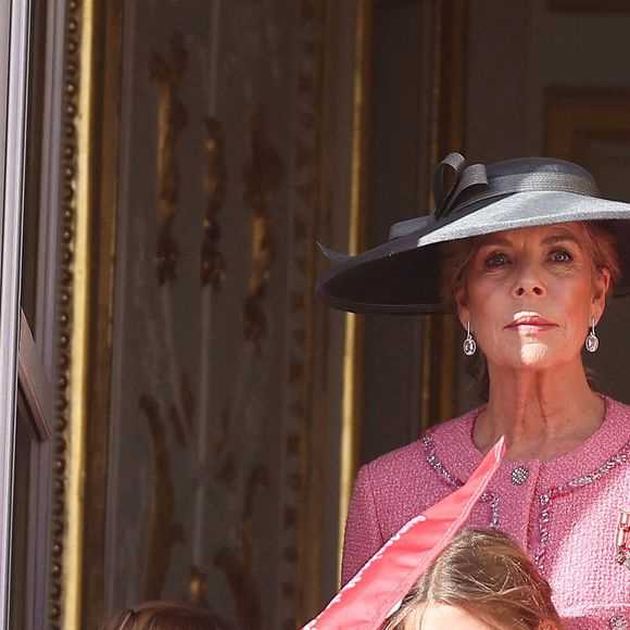 La princesse Caroline de Hanovre, India Casiraghi - La famille princière au balcon du palais lors de la Fête Nationale de la principauté de Monaco le 19 novembre 2022.

© Dominique Jacovides / Bruno Bebert / Bestimage