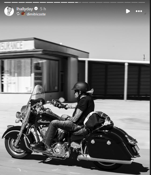 Elle a posté plusieurs stories sur "Instagram"

Laeticia Hallyday rend hommage à Johnny sur "Instagram".