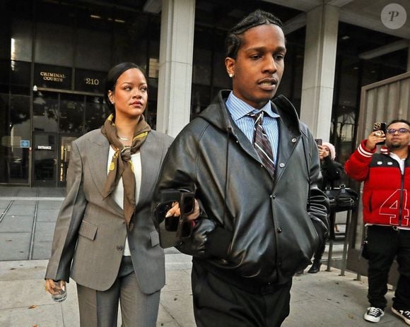 La maman de deux garçons, RZA (3 ans) Riot (un an et demi), a accouché.


À Los Angeles, devant le tribunal : Rihanna et A$AP Rocky