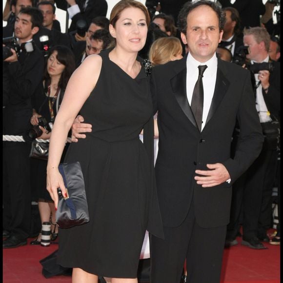 Et quand nos confrères de "Paris Match" lui ont montré une photo de sa mère au même événement 16 ans plus tôt, 

Lionel Abelanski et Valérie Benguigui - Montée des marches du film "Étreintes brisées" lors du 62e festival de Cannes le 19 mai 2009. 

Photo : BORDE-JACOVIDES / BESTIMAGE