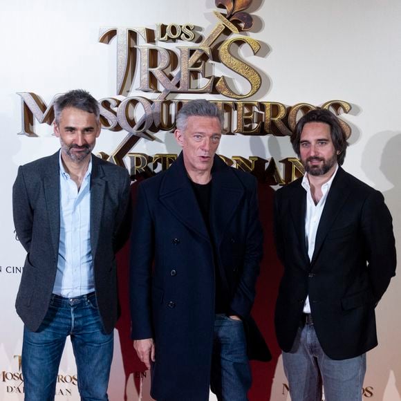 Martin Bourboulon, Vincent Cassel, Dimitri Rassam - Première du film "Les Trois Mousquetaires : D'Artagnan" à Madrid. Le 12 avril 2023