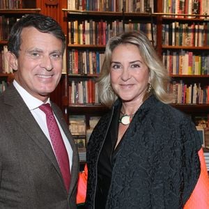 Exclusif - Manuel Valls et sa femme Susana Gallardo - Dédicace du livre « Inside Paris » du photographe Argentin Ricardo Labougle, préfacé par Mathilde Favier à la librairie Galignani à Paris, France, le 21 Octobre 2024

© Bertrand Rindoff / Bestimage