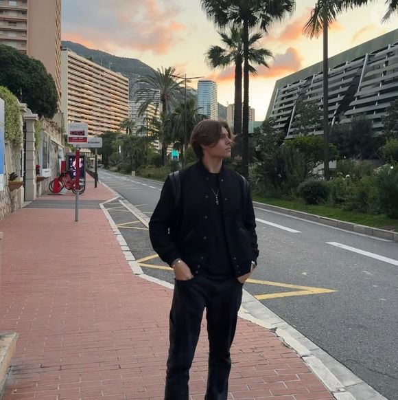 Contrairement aux autres membres de son illustre clan, Cameron Hallyday est assez discret sur Instagram...

Cameron Hallyday immortalisé sur Instagram (Capture d'écran).