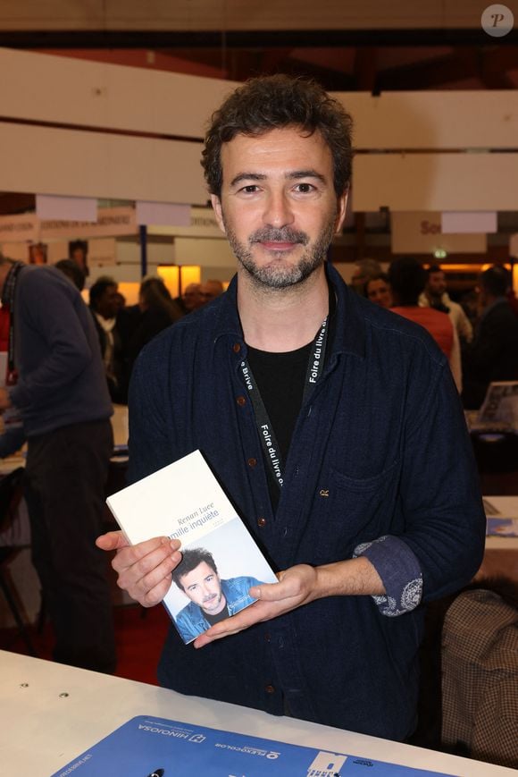 Renan Luce - Personnalités à la 40ème Foire du Livre à la Halle George Brassens de Brive-la-Gaillarde. Le 4 novembre 2022
© Jean-Marc Lhomer / Bestimage