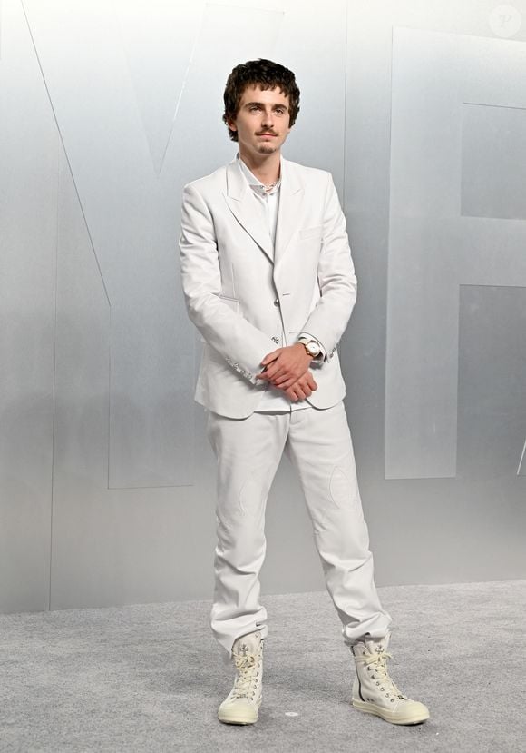Timothée Chalamet est en couple avec Kylie depuis le mois d'avril 2023.

Timothée Chalamet à la Vanity Fair Oscar Party (98e cérémonie annuelle des Oscars) organisée par Mark Guiducci, tenue aux David Geffen Galleries au Los Angeles County Museum of Art (LACMA). Mars 2026 Backgrid USA / Bestimage