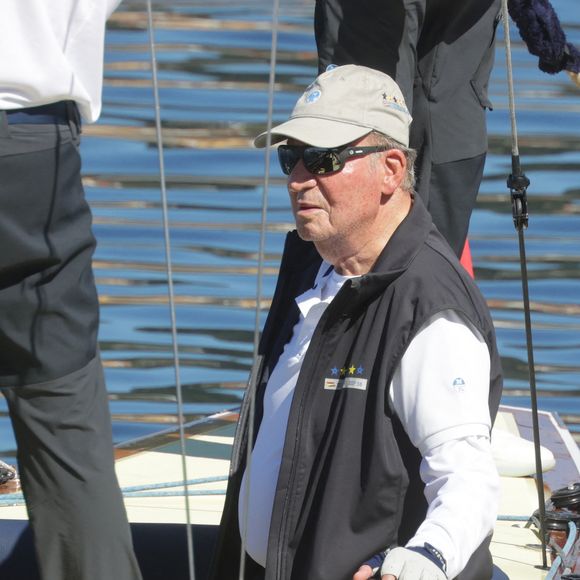 Comme l'ont rapporté les équipes d"'Hola" ce 22 janvier 2025, Juan Carlos 1er, l'ancien roi d'Espagne, né le 5 janvier 1938, a dernièrement célébré son 87ème anniversaire à Abou Dabi avec ses proches. 

Le roi Juan Carlos Ier navigue au départ du port de Sanxenxo (Espagne), le 29 septembre 2023. (Europa Press / Bestimage)