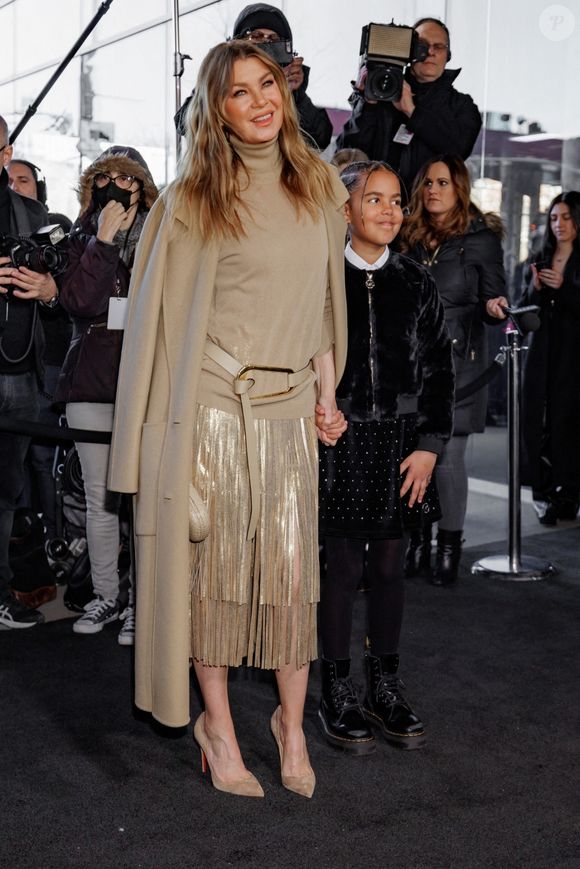Malgré de nouvelles opportunités, Ellen Pompeo reste partiellement liée à la série médicale.

Ellen Pompeo, Sienna Pompeo Ivery assistent au défilé prêt-à-porter automne-hiver 2023/2024 de Michael Kors lors de la Fashion Week à New York, le 15 février 2023.
© Backgrid USA / Bestimage