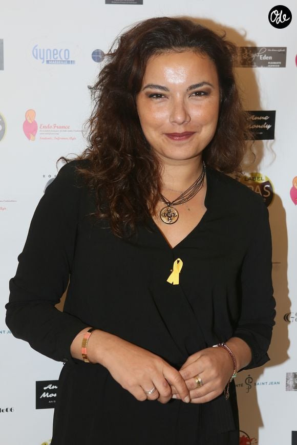 Anaïs Baydemir lors du photocall du Gala de charité au profit de l'association "Endofrance" au Pavillon Royal à Paris le 07 avril 2016. 

© CVS/Bestimage