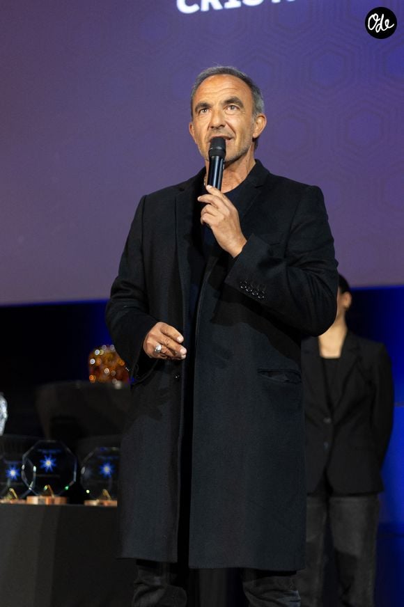 Le 16 juin, il a été invité sur C à Vous pour en faire la promotion

Nikos Aliagas assiste au « Multi Screen Grand Prix 2026 » à l'hôtel Pullman Paris Montparnasse, le 13 avril 2026 à Paris, en France. Photo de Nasser Berzane/ABACAPRESS.COM