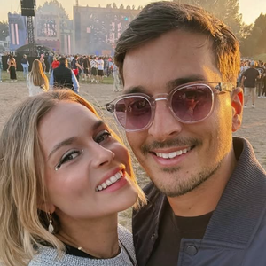 Sur son petit nuage, Mathilde Receveur a partagé de belles photos du romantique moment que lui avait préparé son chéri. 

Mathilde, la soeur de Caroline Receveur, sur Instagram.