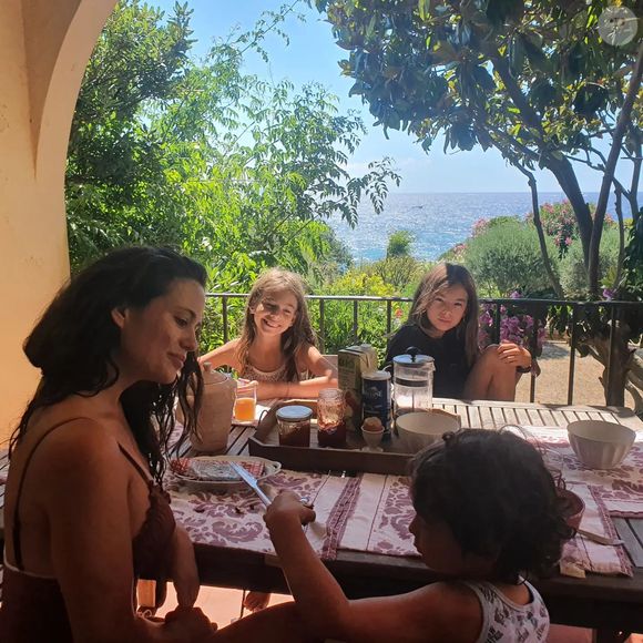 Lucie Lucas partage une photo d'elle avec ses enfants, sur Instagram, le 10 juillet 2022