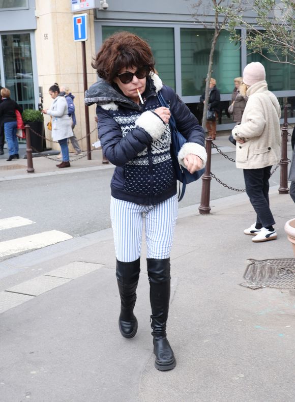 Isabelle Mergault à la sortie des studios RTL à Neuilly-sur-Seine, France, le 30 janvier 2024. Photo par Agence / Bestimage