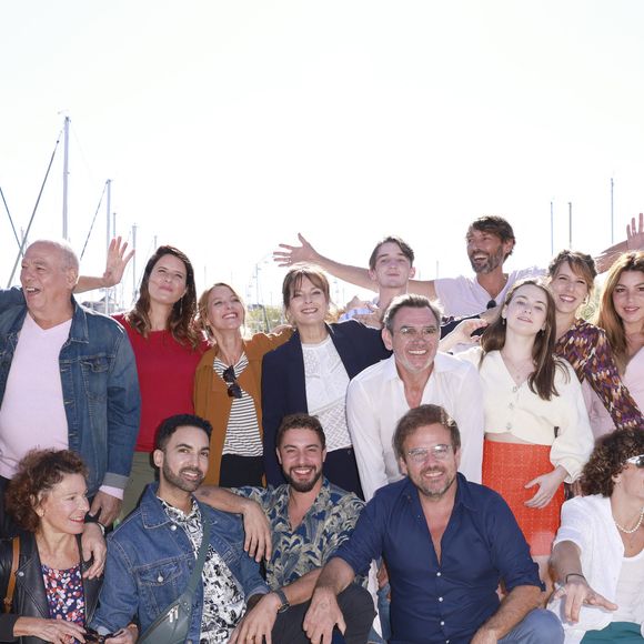 Deux acteurs révélés dans "Plus belle la vie" se sont récemment dit "oui" après quatorze ans d'amour et deux enfants.

Une partie du casting de "Plus belle la vie" lors du festival de fiction TV de La Rochelle.

© Christophe Aubert via Bestimage