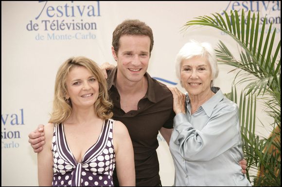 MONACO - 09 JUIN : L'actrice française Sophie de la Rochefoucault (G), l'acteur français Guillaume Cramoisan et l'actrice française Nadine Alari posent pendant le Festival de la Télévision de Monte Carlo 2008 au Grimaldi Forum le 9 juin 2008 à Monaco © JUNIOR / BESTIMAGE