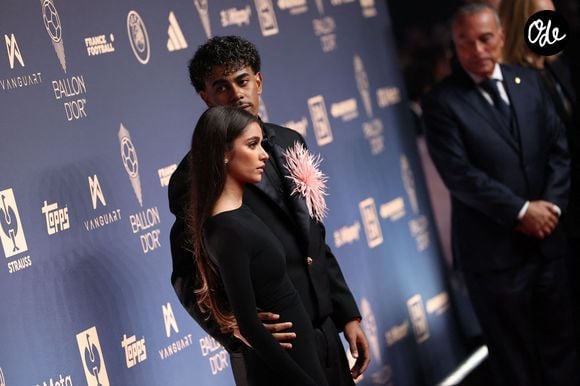 Le joueur affirme son goût pour la mode.

Lamine Yamal et sa compagne Ines Garcia assistent à la 70e cérémonie du Ballon d’Or, organisée au Palladium Theatre de Londres, en Angleterre, le 26 octobre 2026.

© Cyril Moreau / Bestimage