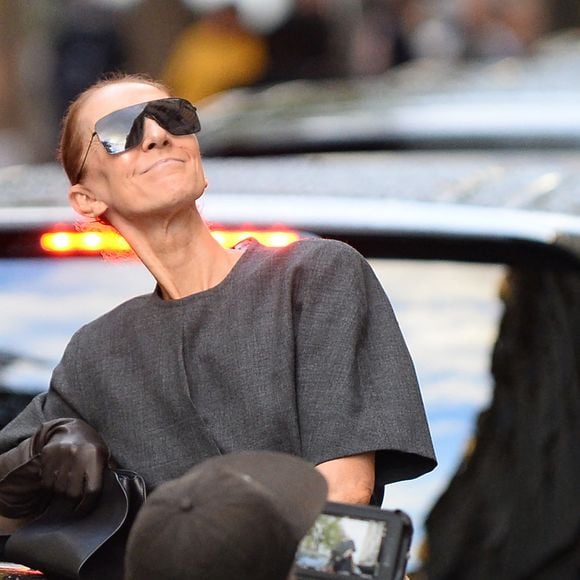 Céline Dion quitte le Royal Monceau pour se rendre aux répétitions de son concert parisien. Paris le 8 Septembre 2026. © Clement Prioli / Bestimage