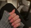 Les “jelly nails” font aussi sensation cet été. Avec leur effet translucide et glossy, ils modernisent complètement les manucures classiques.

Daria Dvoryanskaya sur Unsplash
