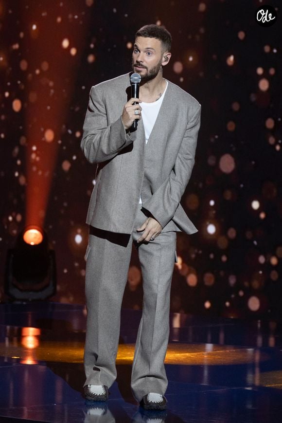Exclusif - Matt Pokora pour les surprises lors de l'enregistrement de l'émission "La Boîte à secrets", présentée par Faustine Bollaert et diffusée le 17 octobre sur France 3, dans les studios du Lendit à Saint-Denis, France, le 23 septembre 2025. © Cyril Moreau/Bestimage