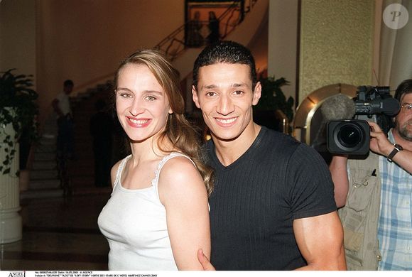 Parallèlement, il s’est investi dans le sport et la protection rapprochée, devenant marathonien, instructeur de RunCommando et agent de sécurité. 

Delphine et Aziz, de Loft Story, à la sortie des stars de l’hôtel Martinez à Cannes en 2001, en plan américain. AGENCE / BESTIMAGE