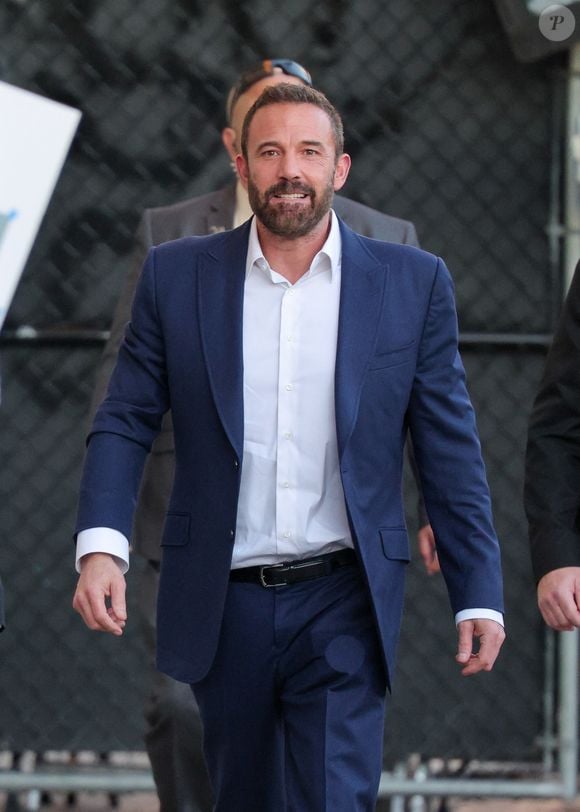 Hollywood, CA Ben Affleck a surpris les fans et les photographes par son attitude inhabituellement joyeuse à son arrivée au Jimmy Kimmel Live. Backgrid USA / Bestimage