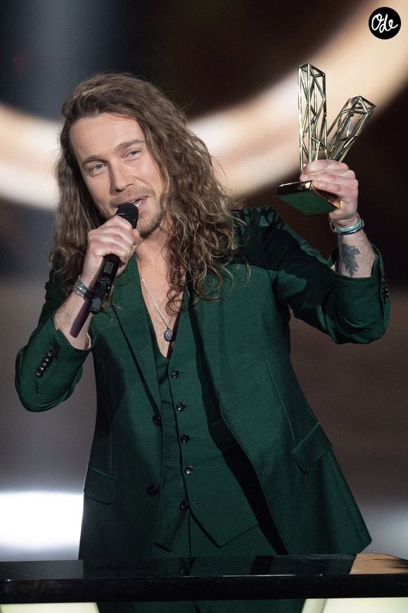 Inspiré par l’amour, les souvenirs et la rupture, l’album rencontre un immense succès auprès du public.

Julien Dore reçoit le prix de la meilleure création audiovisuelle de l'année lors de la 36e édition des Victoires de la Musique, à la Seine Musicale, le 12 février 2021 à Boulogne-Billancourt, en France. Photo de David Niviere/Abaca