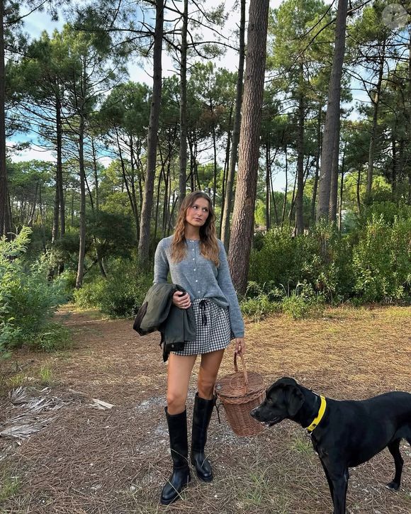 Lola Courbet au Cap Ferret, photo partagée sur Instagram le 8 octobre 2025.