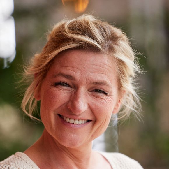 Bien au contraire, chacun de ses six frères et soeurs a même eu un parcours très impressionnant.

Anne-Elisabeth Lemoine au village lors des Internationaux de France de tennis de Roland Garros 2023, à Paris, France, le 9 juin 2023. © Jacovides-Moreau/Bestimage