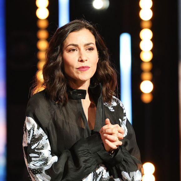 Sortie événement du troisième roman d'Olivia Ruiz, intitulé ¡Vamos !, aux éditions JC Lattès.


Olivia Ruiz - Les personnalités se mobilisent lors de la 37ème édition du Téléthon sur le plateau de France 2, avec pour parrain Vianney. Cette année, 80,6 millions de dons ont été promis. 
© Coadic Guirec / Bestimage