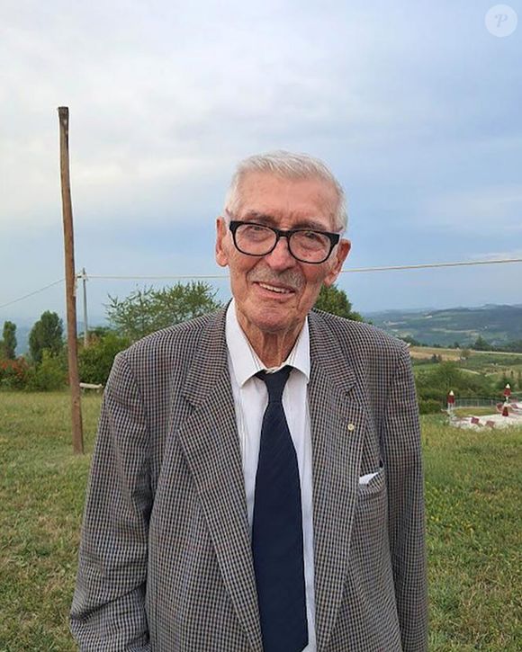 Il s'agit de Francesco Rivella, chimiste italien et inventeur du Nutella, décédé le 14 février 2025.

Francesco Rivella, l'inventeur du Nutella.

Photo : BelgaImage