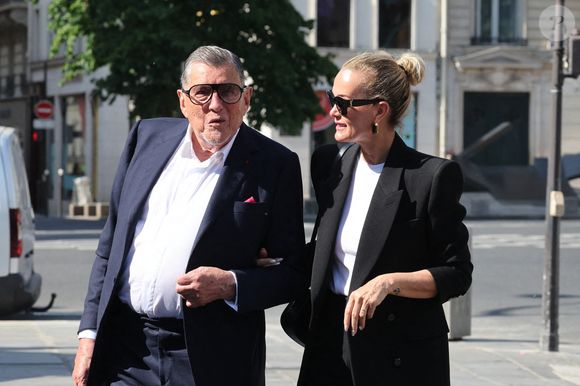 Laeticia Hallyday et Jean-Claude Camus - Arrivées aux obsèques de Philippe Labro en l'église de Saint-Germain-des-Prés à Paris le 13 juin 2025. © Dominique Jacovides - Christophe Clovis / Bestimage