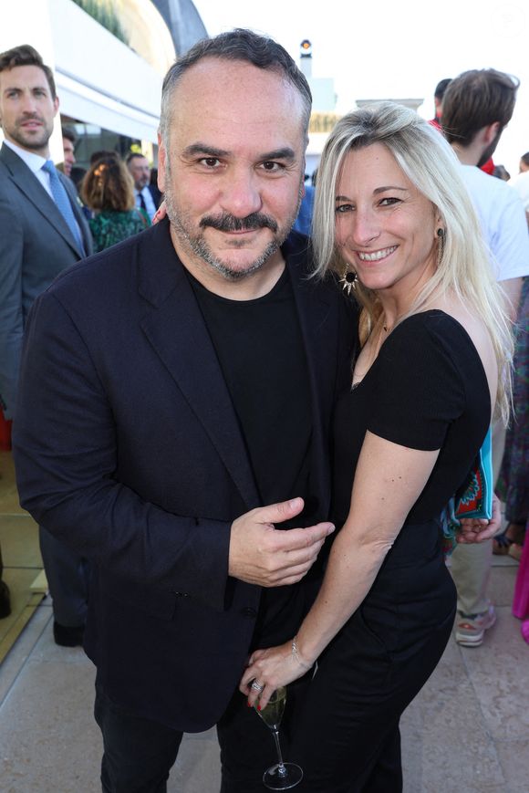L'ancien Parisien vit à 40 minutes, à Thuir

Francois-Xavier Demaison et son épouse Anais Demaison assistent à la soirée Golden Hour du Peninsula Paris le 11 juin 2025 à Paris, France. Photo par Jerome Dominé/ ABACAPRESS.COM