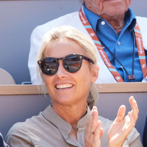 Anne-Sophie Lapix en tribunes lors des Internationaux de France de tennis de Roland Garros 2023 à Paris, France, le 2 juin 2023. © Moreau-Jacovides/Bestimage