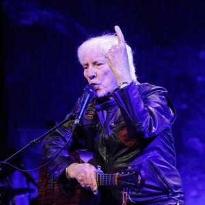 Exclusif - Concert de Hugues Aufray, 96 ans, au Vendespace à Mouilleron Le Captif, près de La-Roche-sur-Yon, le 24 avril 2026. 
© Noël Carrier / Bestimage