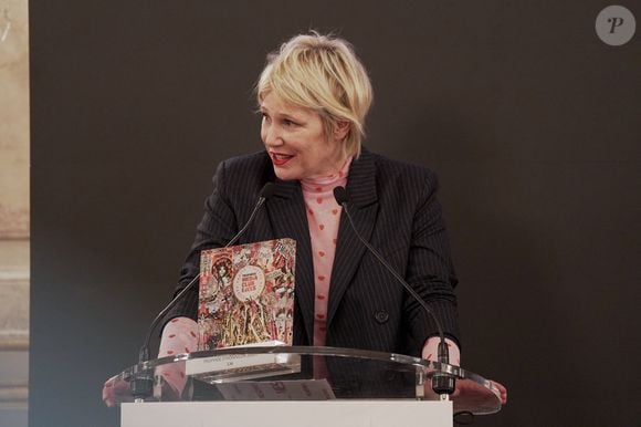 Elle explique devoir adapter son rythme et ralentir certaines activités professionnelles.

Maïtena Biraben - Cérémonie des Trophées médiaClub'Elles 2026 dans les salons de l'Hôtel de Lassay le 4 février 2026.

© Anne-Sophie Guebey / Bestimage