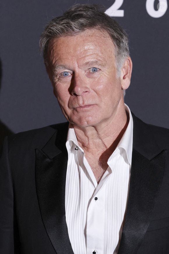 Franck Dubosc posant à son arrivée au dîner de gala suivant la 50e cérémonie des César, qui s'est tenu au restaurant emblématique du Fouquet's à Paris, le 28 février 2025. Photo by David Boyer/ABACAPRESS.COM