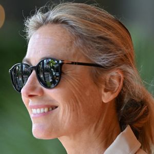 Anne-Sophie Lapix lors de la cérémonie de présentation rendant hommage à la carrière de Rafael Nadal lors de la première journée des Internationaux de France 2025 à Roland Garros le 25 mai 2025 à Paris, France.  Photo by Franck Castel/ABACAPRESS.COM