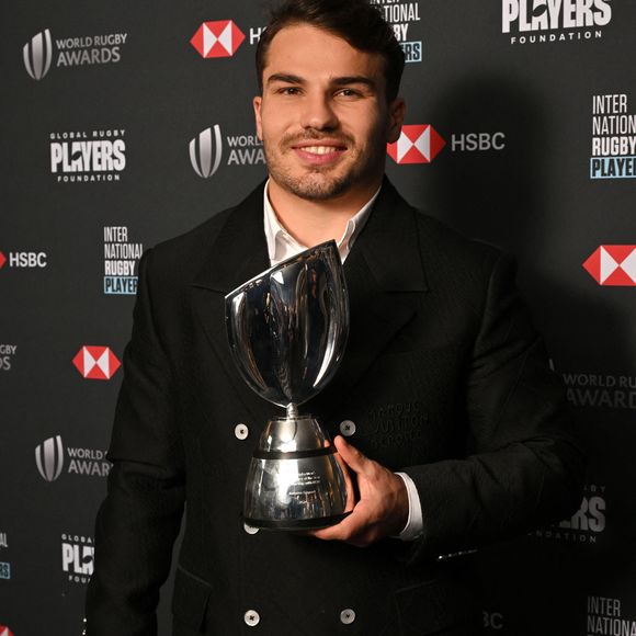 Antoine Dupont durant la cérémonie des World Rugby Awards 2024 à la salle des Etoiles à Monaco, le 24 novembre 2024. © Bruno Bebert/Bestimage