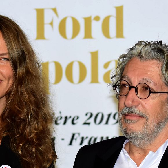 Alain Chabat et sa femme Tiara Comte - Photocall de la soirée de remise de prix du festival Lumière 2019 à Lyon le 18 octobre 2019. © Romain Doucelin / Bestimage
