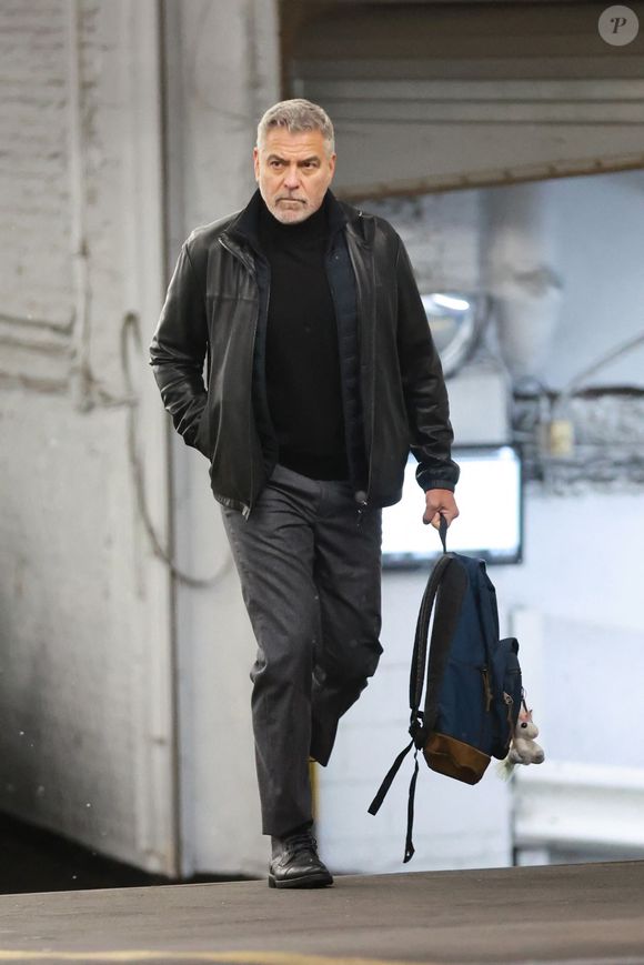 George Clooney sur le tournage du film "Wolves" à New York le 8 février 2023. Backgrid USA / Bestimage