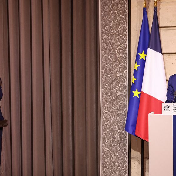 Stella McCartney, Emmanuel Macron - La créatrice S.McCartney est faite Chevalier de la Légion d'honneur par le président français E.Macron au palais de l'Elysée à Paris, le 5 mars 2026, lors de la Fashion Week à Paris. Cette distinction salue son parcours ainsi que son engagement dans l'univers de la création et de la mode.

BFA.com / Backgrid USA / Bestimage