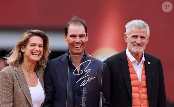 Amelie Mauresmo, Rafael Nadal, Gilles Moretton  -  Hommage à Rafael Nadal lors des internationaux de France de tennis à Roland Garros le 25 mai 2025.

© Dominique Jacovides / Cyril Moreau / Bestimage