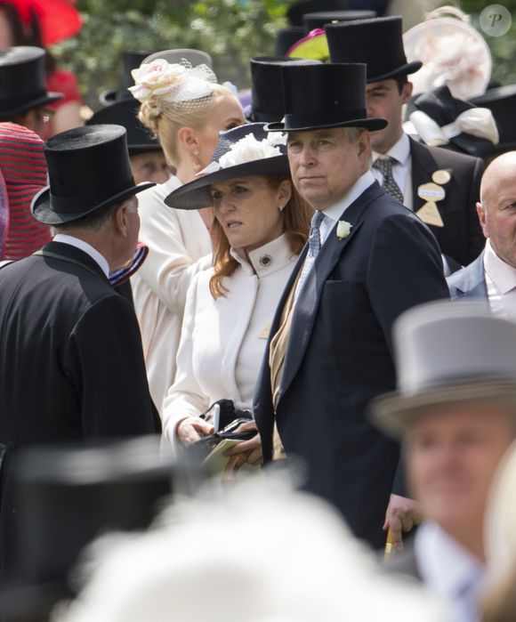 Le prince Andrew et Sarah Ferguson lors du quatrième jour des courses hippiques "Royal Ascot" à Ascot, le 17 juin 2016.

Photo : Agence / Bestimage