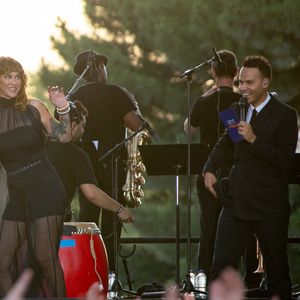 Daphné Bürki, Mohamed Bouhafsi - Soirée du "Grand Concert de la fête de la musique" au Jardin des Tuileries, autour de la vasque olympique, présentée par D. Bürki et M. Bouhafsi et retransmis en direct sur France 2 à Paris le 21 juin 2025. © Marc Ausset-Lacroix - Jack Tribeca - Christophe Clovis / Bestimage