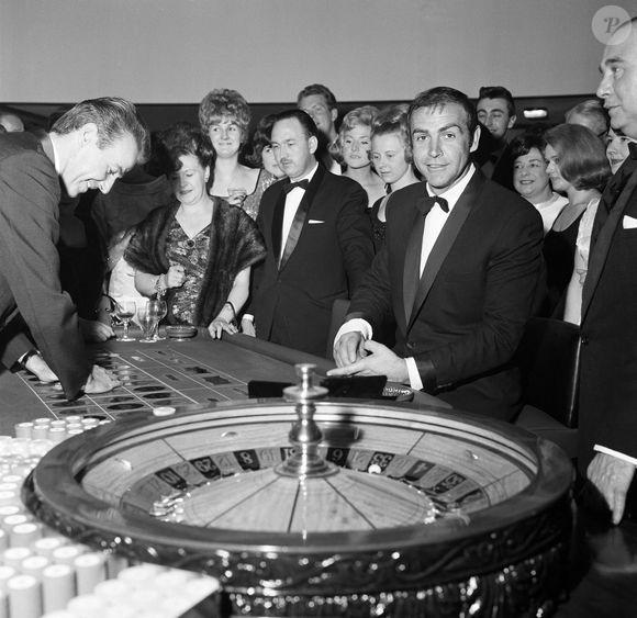 Archives – Sean Connery, star de James Bond, inaugure un casino sur l’île de Man. Mai 1966.  Mirrorpix / Bestimage