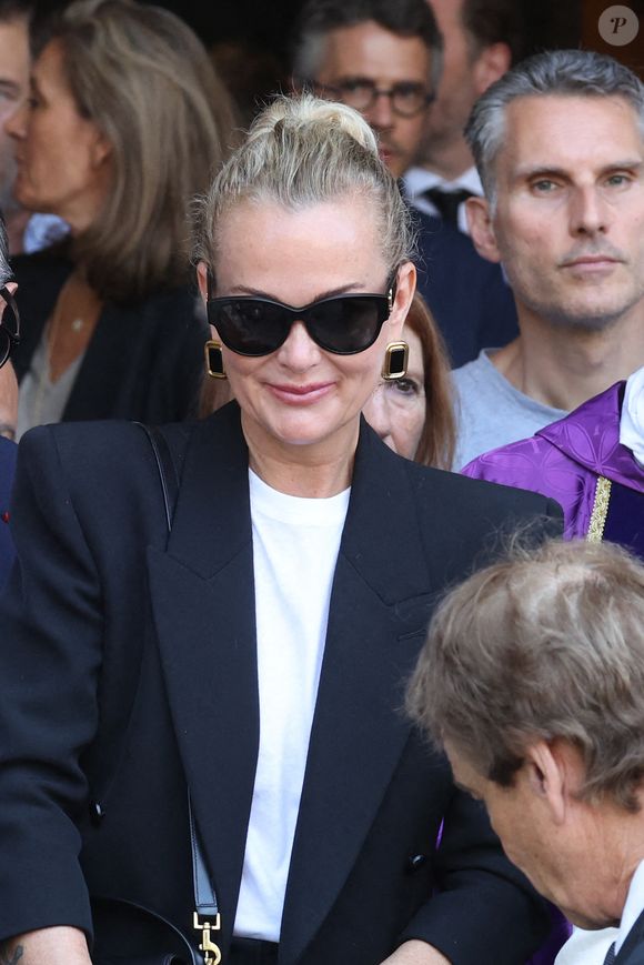 La maison de Johnny Hallyday à Marnes-la-Coquette a enfin été vendue,

Laeticia Hallyday - Sorties des obsèques de Philippe Labro en l'église de Saint-Germain-des-Prés à Paris le 13 juin 2025. © Dominique Jacovides - Christophe Clovis / Bestimage