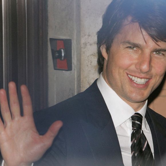 Tom Cruise et Katie Holmes avec leur bébé Suri quittent leur fête de pré-mariage au restaurant 'NINO' à Rome, Italie, le 16 novembre 2006. Photo by ABACAPRESS.COM